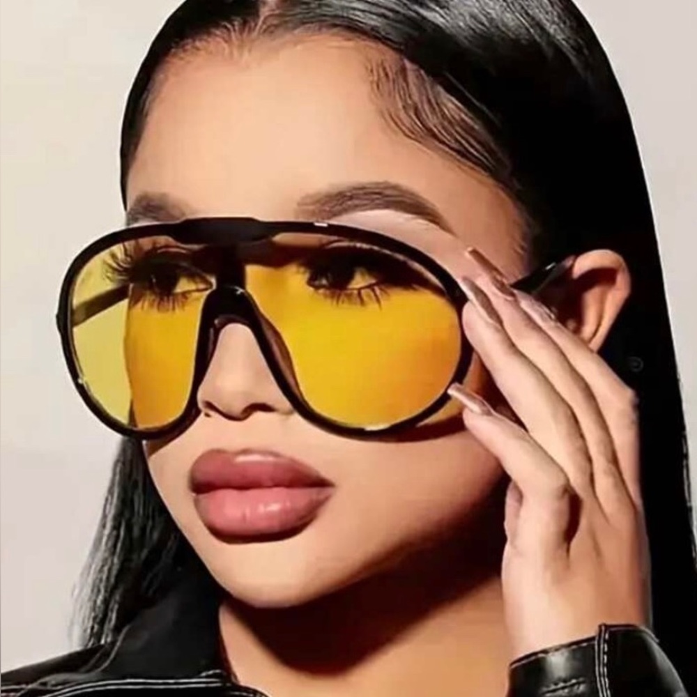 Oversized yellow lens aviator sunglasses